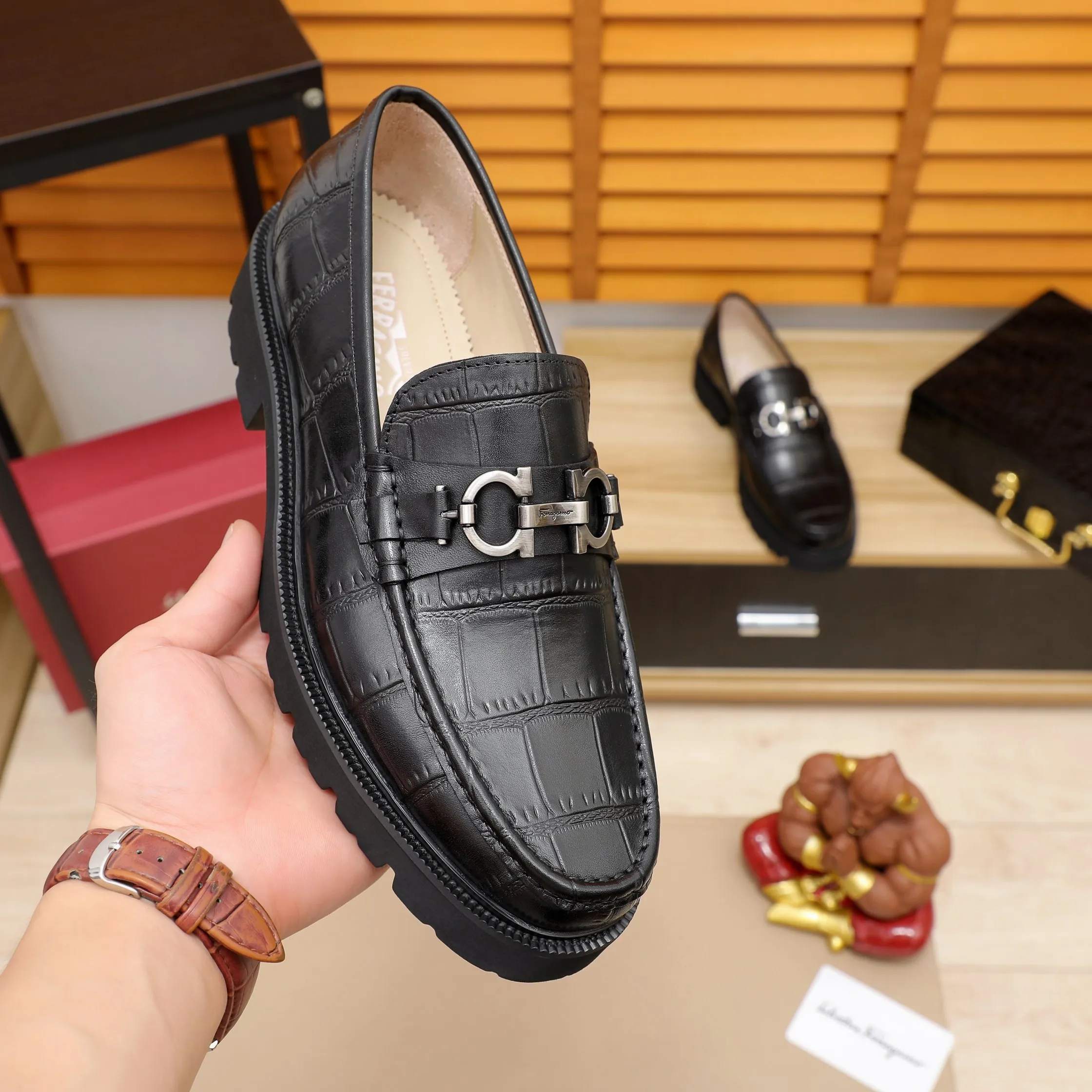 Men's shoes 💰540 🕷🕷🐂【Ferragamo】Ferragamo Popular fashionable casual shoes🇨🇳Official website counter 1:1 production, original mold opening💯Good quality visible, imported high-end first-layer waxed calfskin, water-dyed🐂leather lining🌿very clear texture, high-quality waterproof, non-slip and wear-resistant outsole🎋high quality and low price, truly handmade🍓Black optional! Code number 38-45……